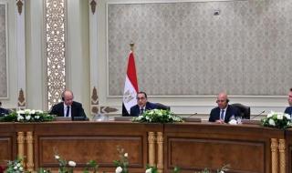 رئيس الوزراء يترأس مائدة مستديرة بحضور مسئولى كبرى الشركات العالمية في مجال...