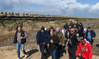 سويلم يتفقد أعمال الحماية القائمة بمصب نهر النيل فرع رشيد ”حائط رشيد...