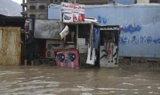 عشرات القتلى جراء الأمطار الغزيرة وسط أفغانستان