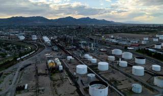 العالم اليوم - هبوط مخزونات النفط والبنزين وصعود نواتج التقطير في أميركا