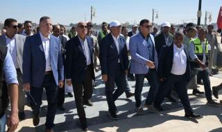 رئيس الوزراء يتابع أعمال تطوير كورنيش البر الغربي والممشى الزجاجي