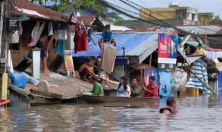 الفلبين تخلي 2500 قرية قبل اجتياح إعصار توراجي