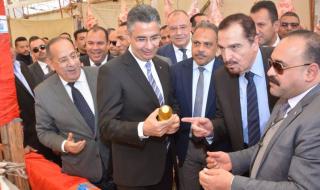 وزير التموين ومحافظ الشرقية يفتتحان معرض «أهلاً رمضان» بمدينة العاشر من رمضان