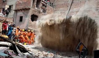 العالم اليوم - انهيار مبنى في نيودلهي يخلف أكثر من 11 قتيلا