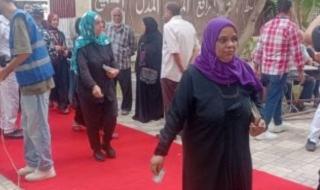 مشاركة كبار السن والسيدات بانتخابات الشيوخ فى مدرسة الشهيد امتياز كامل بالعباسية