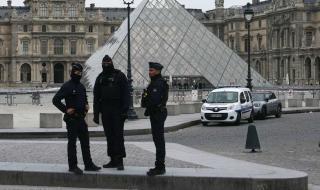 العالم اليوم - اللوفر.. فرنسا تكشف سرقة "حُليّ لا تقدر بثمن" وتحدد عددها