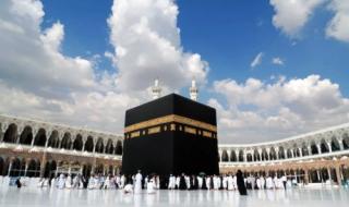 السعودية تقدم تسهيلات جديدة للراغبين بأداء مناسك العمرة.. إلغاء شرط التأشيرة وفتح الباب للجميع