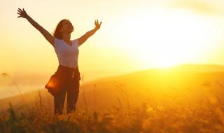 فوائد وأضرار التعرض للشمس.. ما الذي يحدث لجسمك...