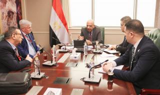 وزير الكهرباء يبحث مع شركة ألمانية توطين صناعة مواسير وأنابيب الضغط