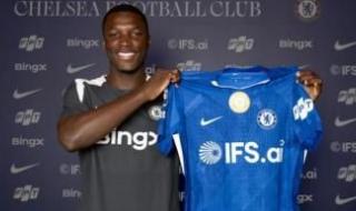 تشيلسي يمدد عقد كايسيدو حتى 2033