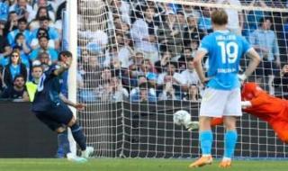 لاتسيو يحبط نابولي وروما يتعثر