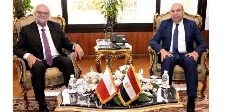 وزير الطيران: كافة التسهيلات لزيادة حركة السياحة من بولندا إلى المقاصد المصرية
