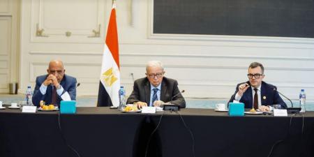 مشاورات مع مجموعة البنك الدولي لدراسة آلية تمويل وضمان البنية التحتية في مصر