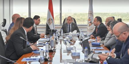 وزير الاستثمار يبحث مع رجل أعمال أمريكي إقامة مشروعات في قطاعي الدواء والذهب