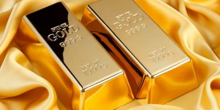 أسعار الذهب ترتفع بأكثر من 1% مع تراجع الدولار بدعم محادثات السلام