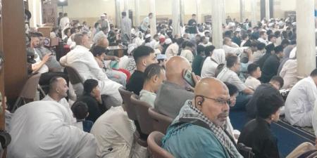 الألاف يويدون صلاة العيد فى مسجد السيدة نفيسة