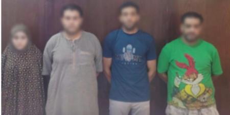 ضبط تشكيل عصابى بالقاهرة تخصص نشاطه الإجرامى فى سرقة كروت الفيزا من المواطنين بأسلوب "النشل"