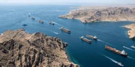 الجيش الأمريكى يغيير مسار 127 سفينة متجهة لإيران