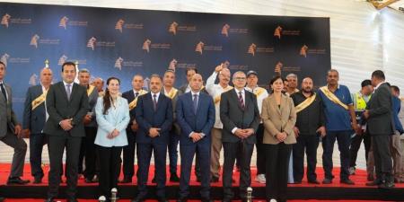 وزير العمل في "النساجون الشرقيون" لتشجيع الاستثمار والتنمية والصناعة الوطنية وتكريم العمال