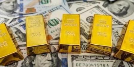 الذهب يتراجع متأثراً بقوة الدولار