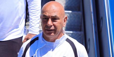 منتخب مصر يحط الرحال في فانكوفر استعدادا لموقعة نيوزيلندا الحاسمة بالمونديال