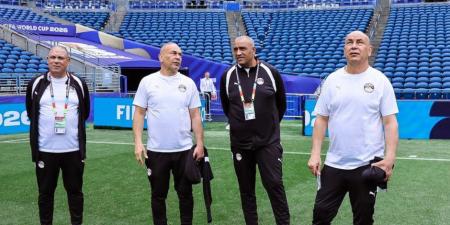 الجهاز الفني لمنتخب مصر يتفقد ملعب «لومن فيلد» قبل مواجهة إيران في كأس العالم (صور)