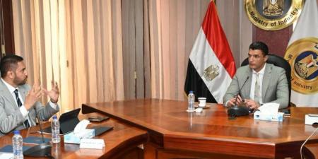 تحالف عالمى يبحث مع وزير الصناعة إنشاء مصنع كشافات وأنظمة الإضاءة الذكية
