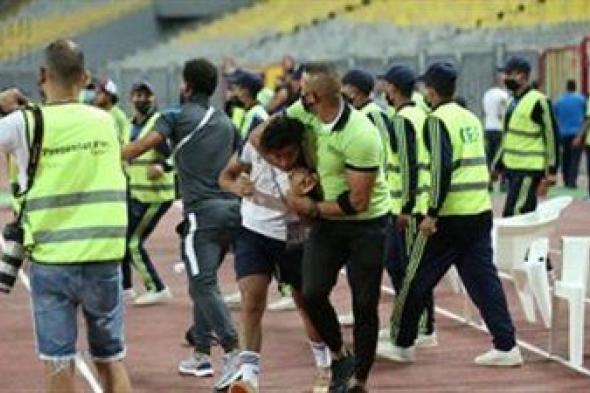 تصرف غير أخلاقى.. لاعبو المصرى يعتدون على مصوري دوت الخليج