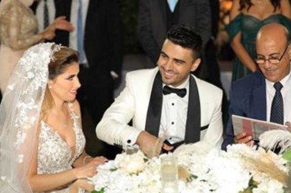 أحمد علاء يفاجئ زوجته بأغنية في حفل الزفاف