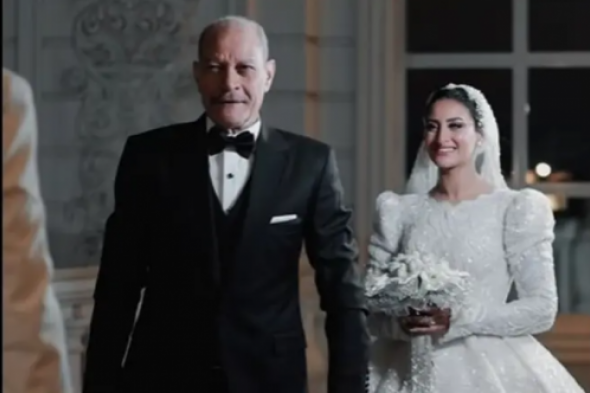 فنان مصري يحتفل بزفاف ابنته بطريقة هنيدي ستايل