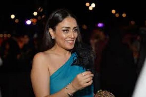 فنانة شهيرة كشف تفاصيل تبرؤ عائلتها منها وتهديدها بالقتل بعد دخولها مجال التمثيل!!