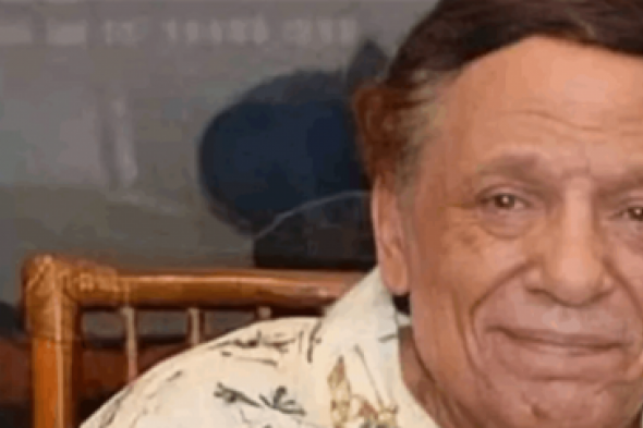 عادل إمام يتصدر الترند .. هل منعت أسرته الزيارة عنه