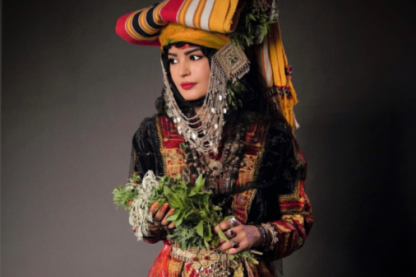 ميلا الزهراني تخطف الأنظار بإطلالات ساحرة بالزي السعودي