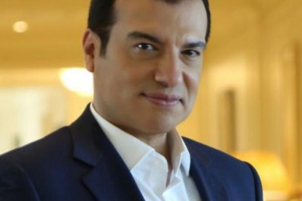 رجل أعمال يتهم إيهاب توفيق بالنصب وبيع فيلا مرتين