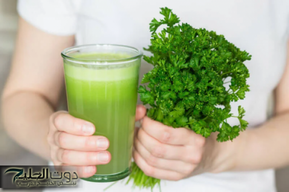 "الدكاترة مش عايزين حد يعرف!”… 7 أسباب تجعلك تتناول كوب من عصير البقدونس يوميا على الريق..هتنبهر بالنتيجة!!