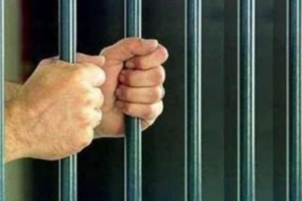 ضبط 3 طلاب تعدوا على زميلهم بالضرب أمام المدرسة بأسيوط