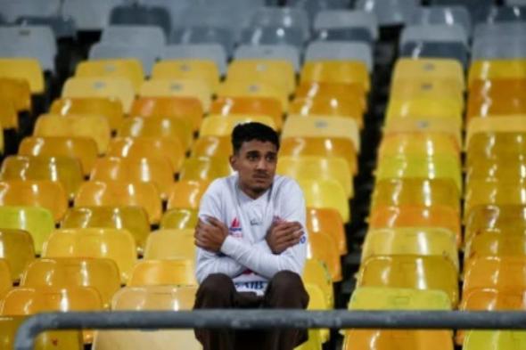 إدارة الأبيض تكرم مشجع ساند الزمالك وحيداً أمام المصري في كأس عاصمة مصر