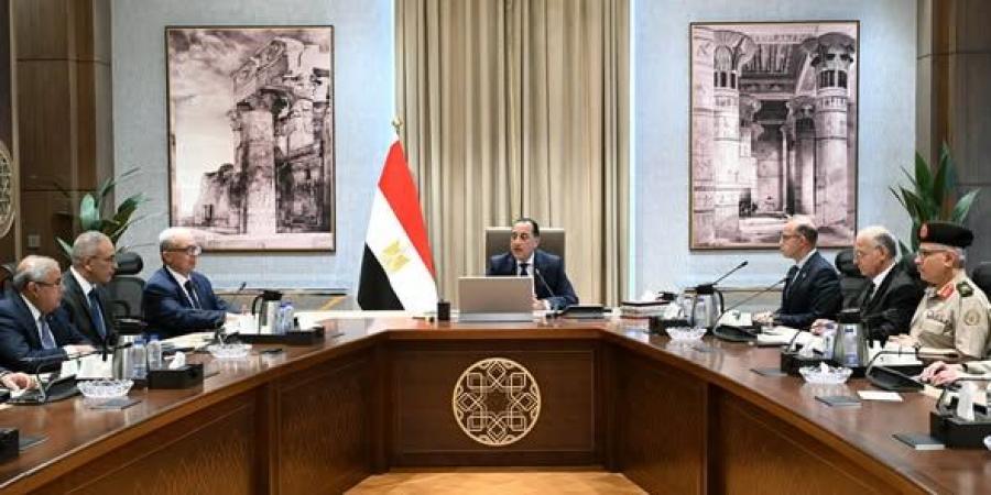 رئيس الوزراء يبحث موقف طرح الشركات الحكومية في البورصة