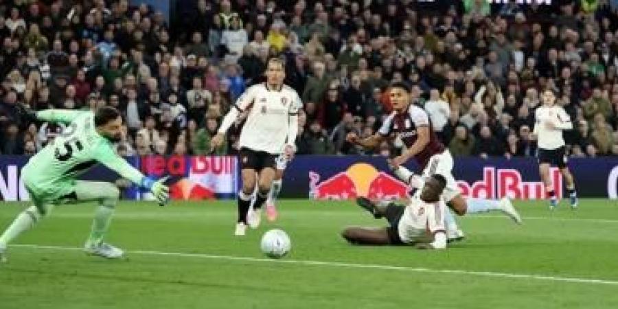 فيلا يعاقب ليفربول ويتأهل إلى الأبطال