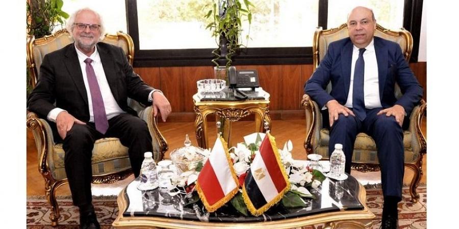 وزير الطيران: كافة التسهيلات لزيادة حركة السياحة من بولندا إلى المقاصد المصرية