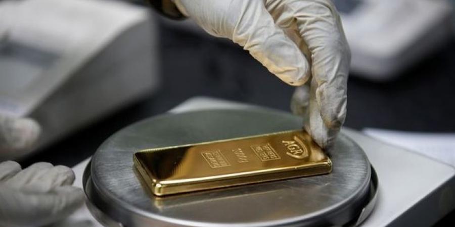 الذهب يهبط بنحو 2% بفعل ارتفاع السندات الأمريكية وقوة الدولار