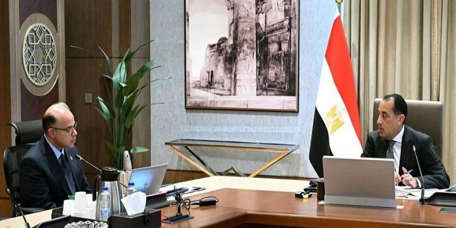 الحكومة: تبني سياسات استثمارية وتجارية واقعية وقابلة للتنفيذ لتغيير الواقع الميداني