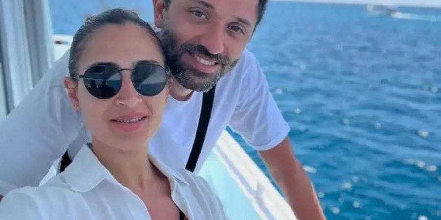 طليقة كريم محمود عبد العزيز تقاضيه بـ 9 دعاوى قضائية بعد طلاقهما بحوالي 8 أشهر أقامت مصممة الأزياء آن الرفاعي 9 دعاوى قضائية ضد طليقها الفنان المصري كريم محمود ع إقرأ المزيد
