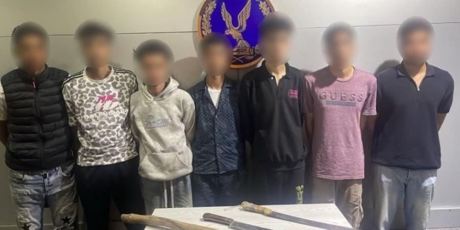 كشف ملابسات قيام أشخاص بحمل أسلحة بيضاء لترويع المواطنين بأحد الشوارع بالإسكندرية