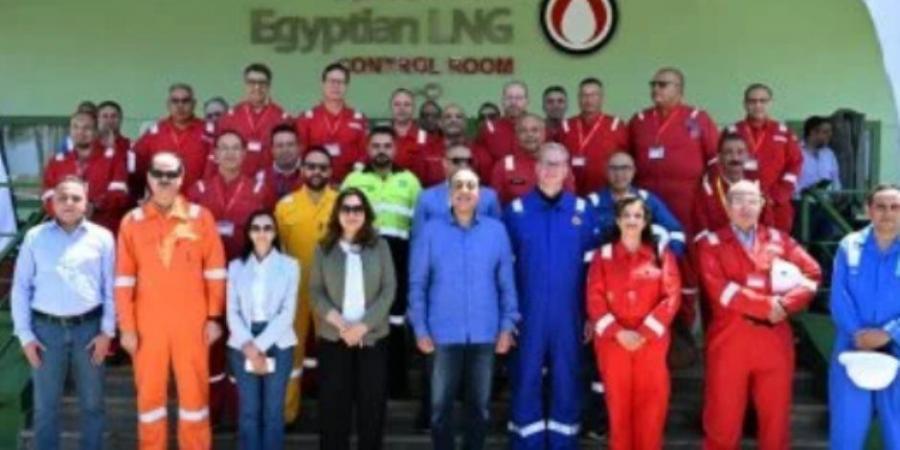 رئيس الوزراء يتفقد مجمع إدكو للغاز الطبيعى المسال
