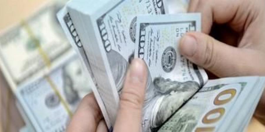 الدولار يتجه لخسارة أسبوعية