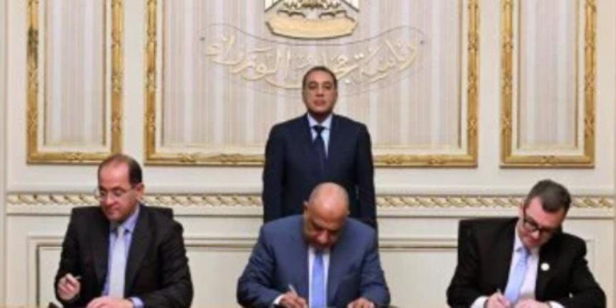 رئيس الوزراء يشهد توقيع اتفاق لتمويل مشروعات تدعيم وتطوير شبكة الكهرباء