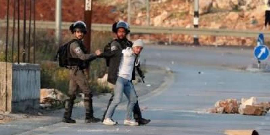 إصدار وتجديد أوامر اعتقال إداري لـ33 فلسطينياً من الضفة