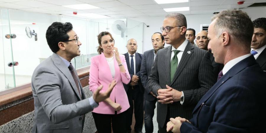 محافظ الجيزة يتفقد التجهيزات الجارية بالمركز التكنولوجي بمدينة الجيزة
