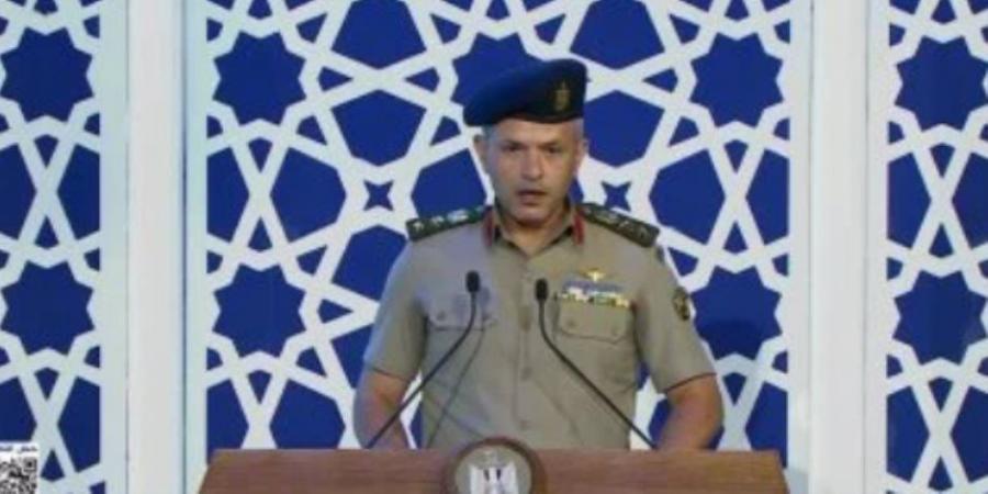 الرئيس السيسي يستمع لعرض من رئيس فرع الدورات المدنية حول الدورة الـ3 لأئمة الأوقاف